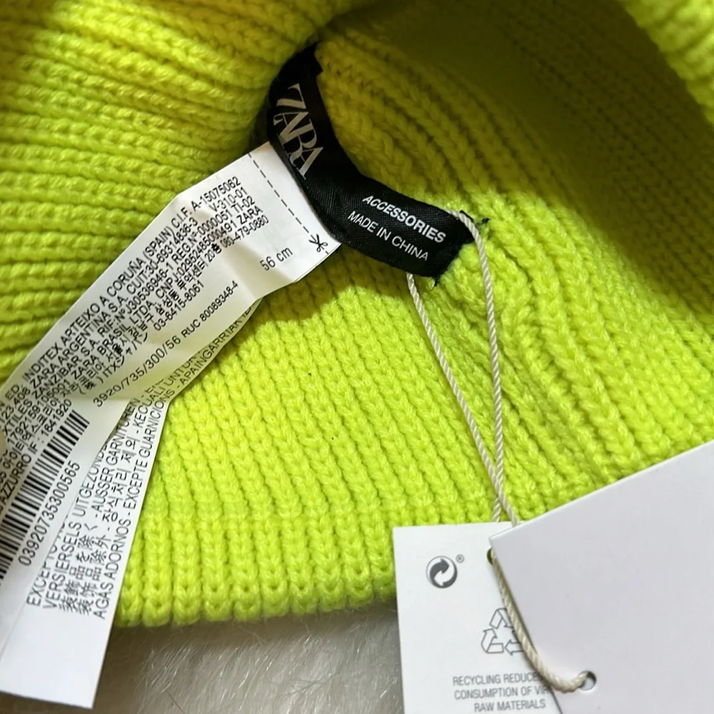 ZARA  Youth Neon Yellow Beanie Size 10-14 Years.